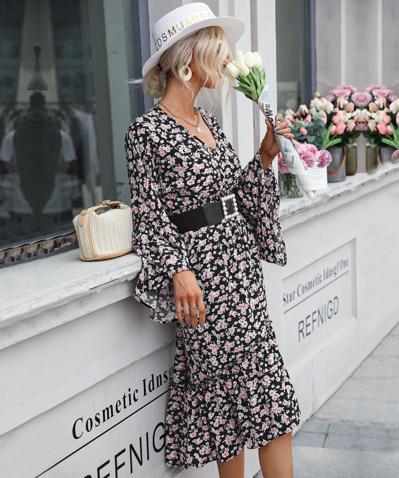 Effortlessly Elegant Dress with a Timeless Design