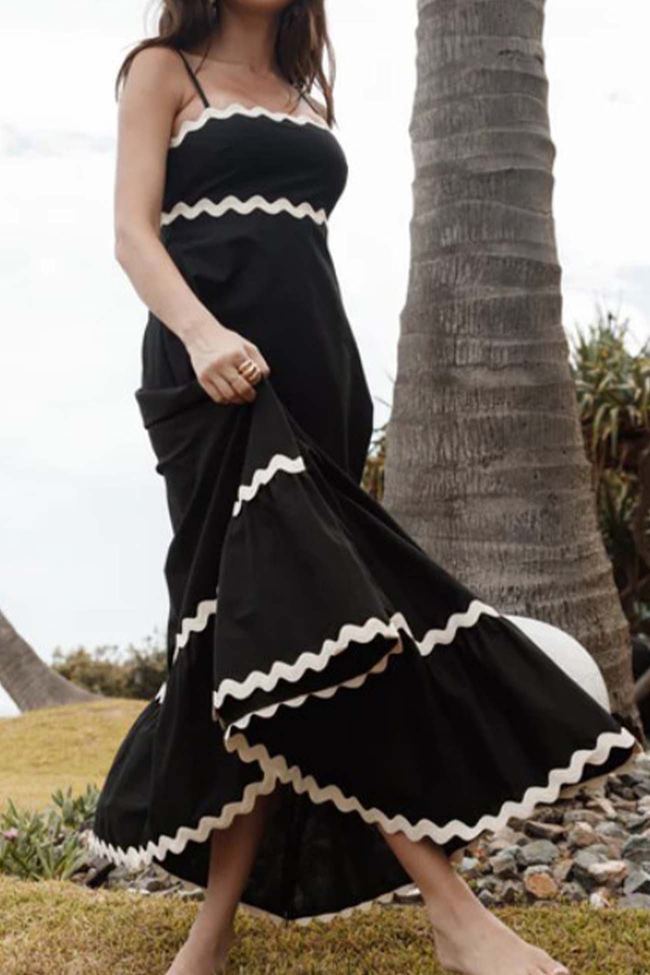 Beautifully Finished Dress in a Timeless Design