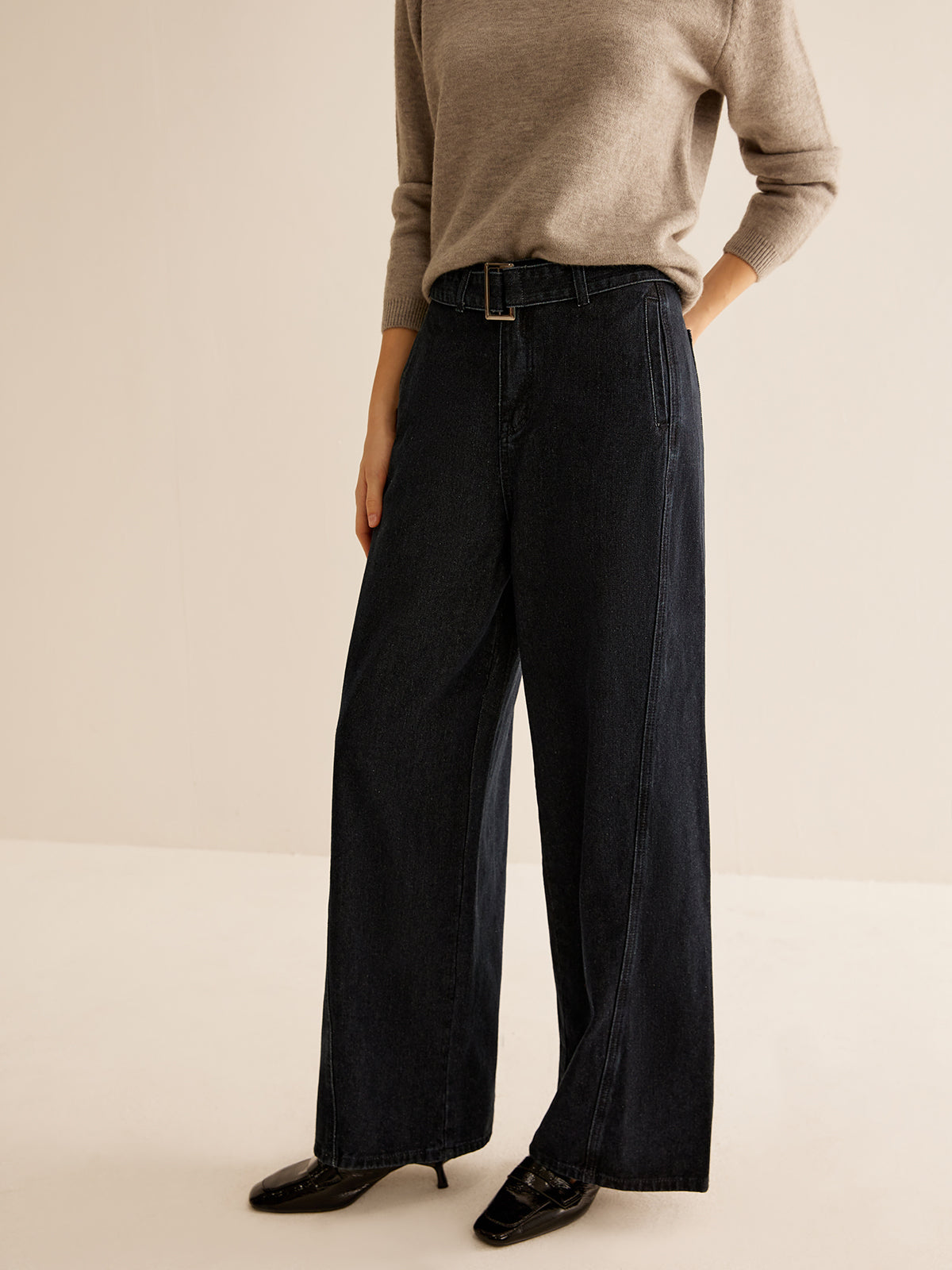 Well Tailored Pants with a Graceful Silhouette