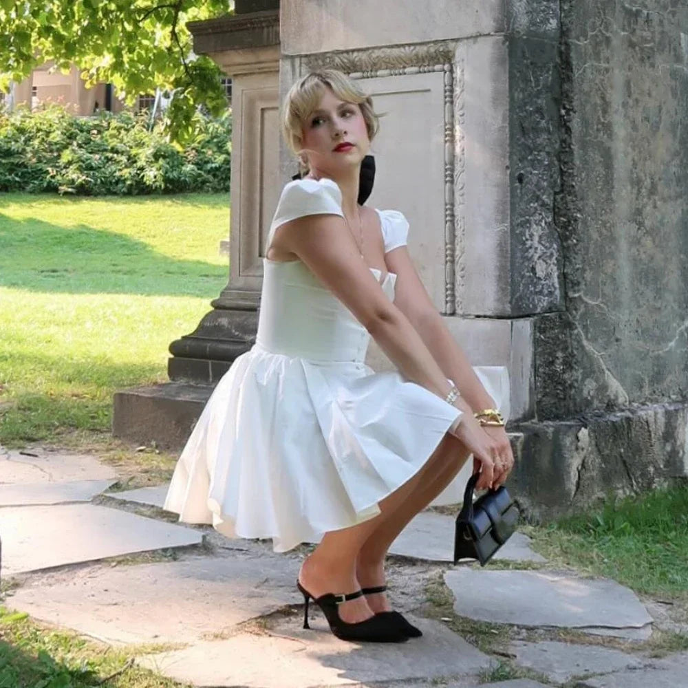 Effortlessly Elegant Dress with a Timeless Design