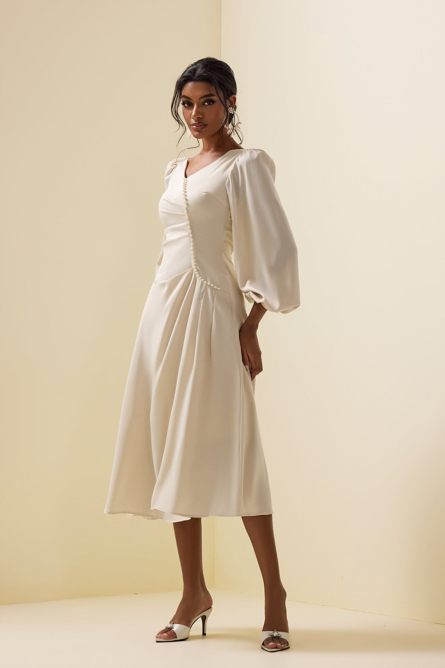 Beautifully Finished Dress in a Timeless Design