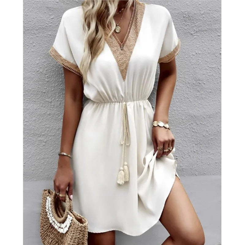 Effortlessly Elegant Dress with a Timeless Design