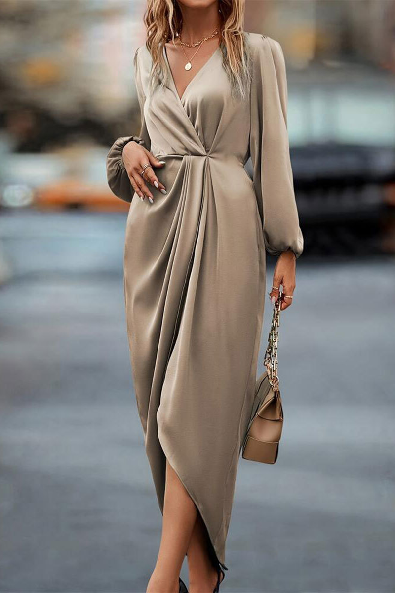 Well Tailored Dress with a Graceful Silhouette