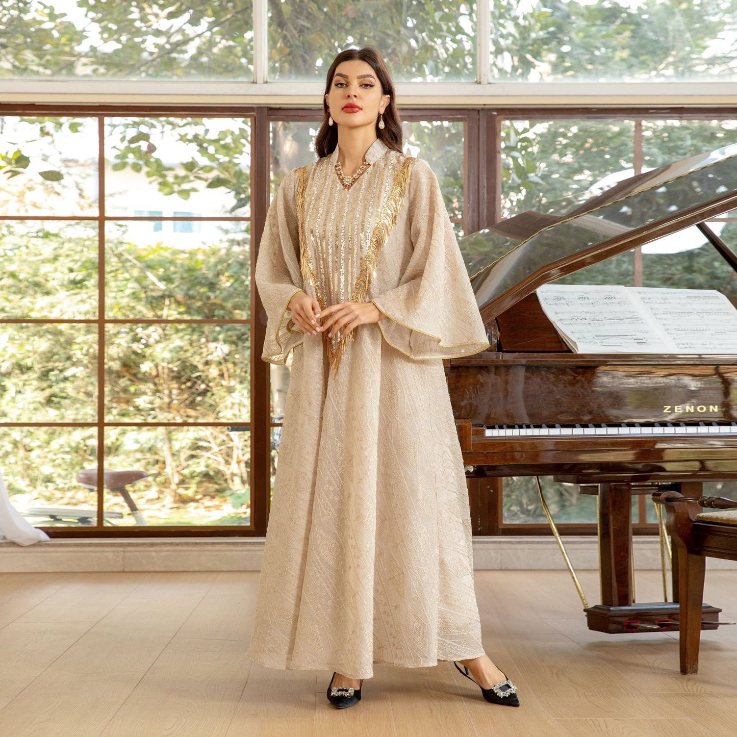 Beautifully Finished Dress in a Timeless Design
