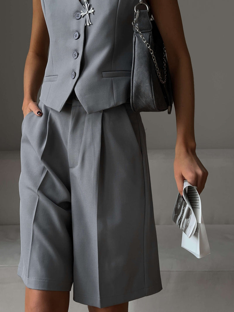 Effortlessly Elegant Garment with a Timeless Design