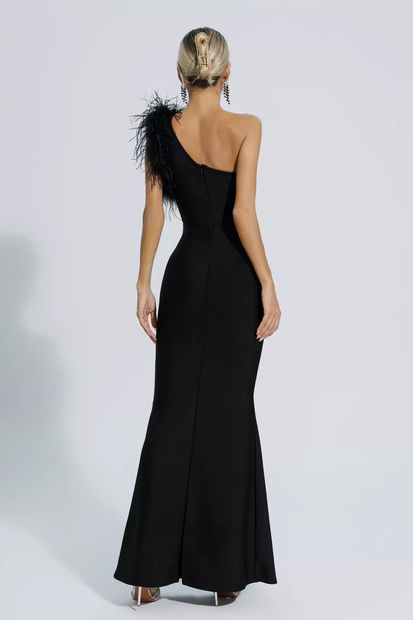Gracefully Styled Dress for Any Occasion