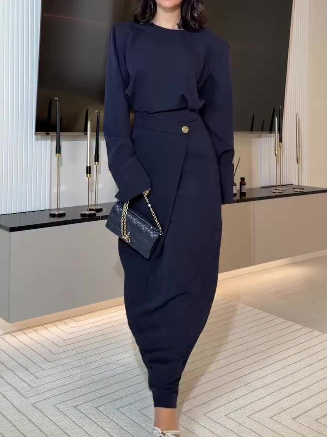 Well Tailored Top with a Graceful Silhouette