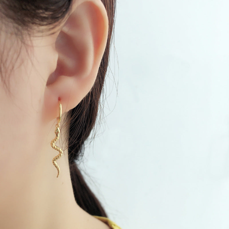 Stunning Gold Earring for Daily Wear
