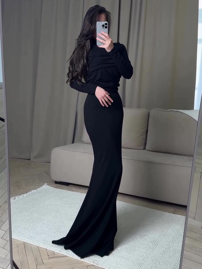Well Tailored Top with a Graceful Silhouette