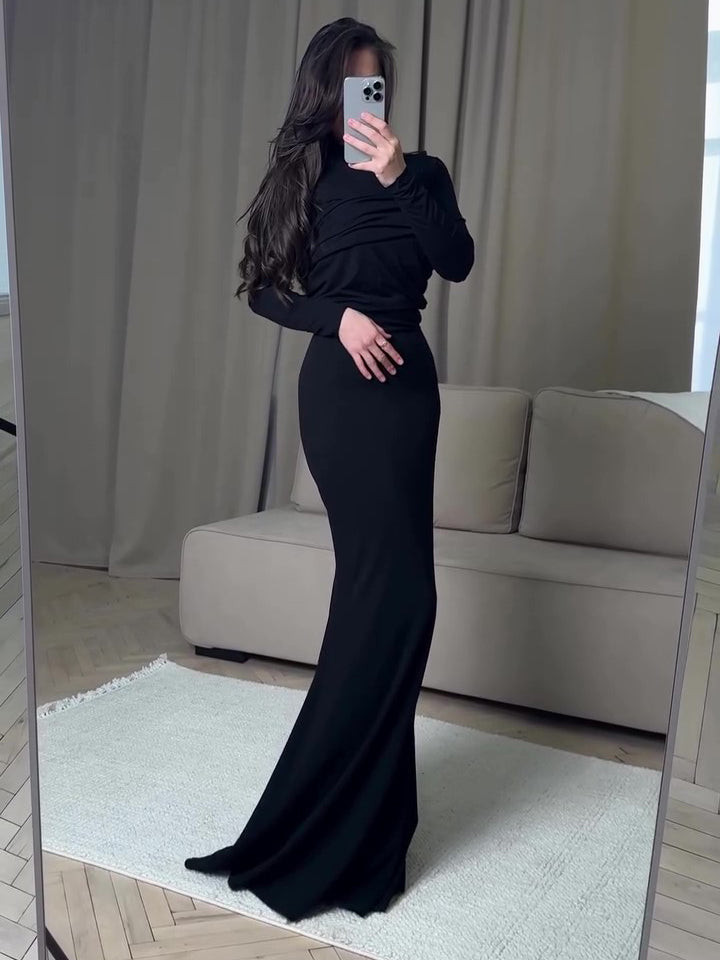 Well Tailored Top with a Graceful Silhouette
