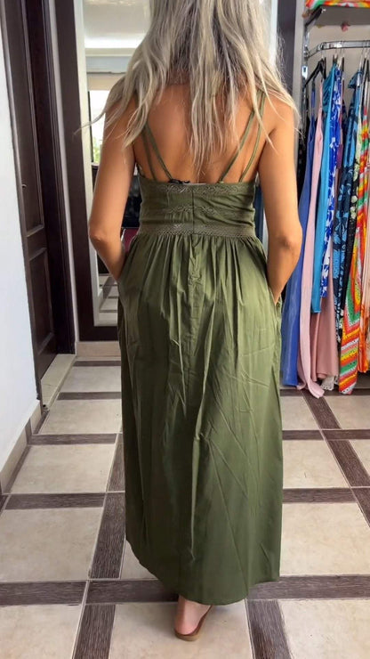 Effortlessly Elegant Dress with a Timeless Design