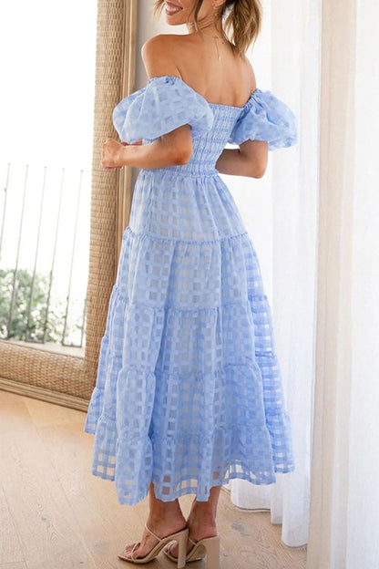 Well Tailored Dress with a Graceful Silhouette