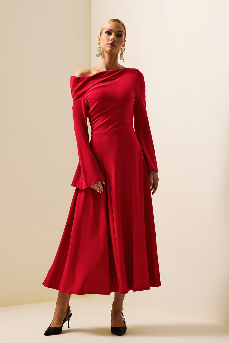 Beautifully Finished Dress in a Timeless Design