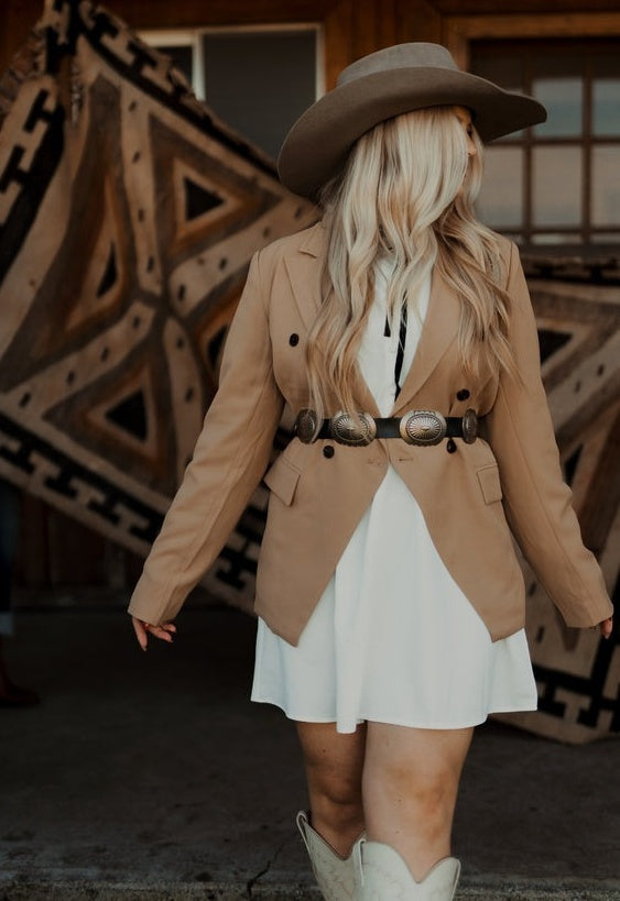 Well Tailored Dress with a Graceful Silhouette