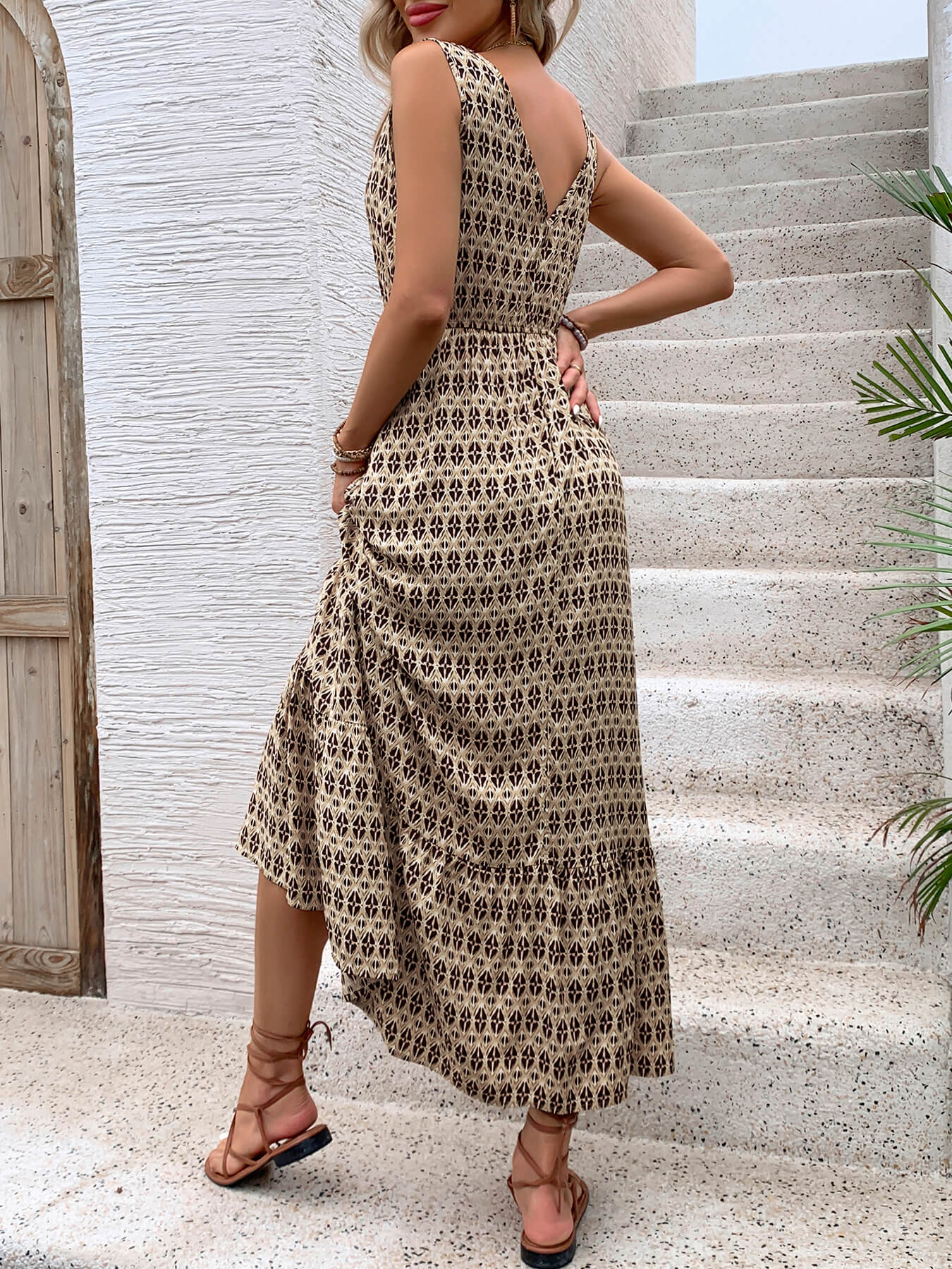 Well Tailored Dress with a Graceful Silhouette