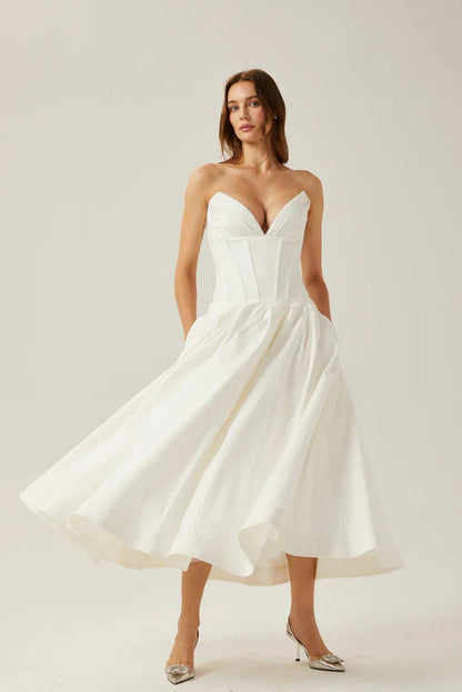 Gracefully Styled Dress for Any Occasion
