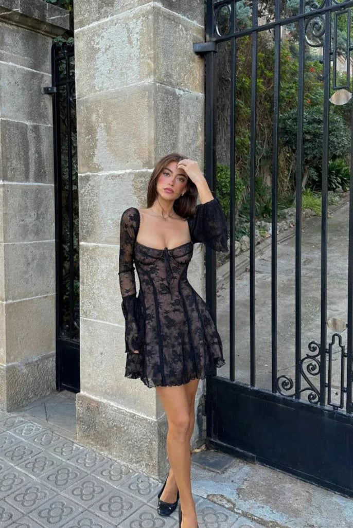 Well Tailored Dress with a Graceful Silhouette