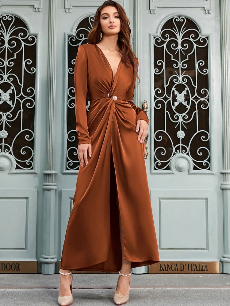 Well Tailored Dress with a Graceful Silhouette