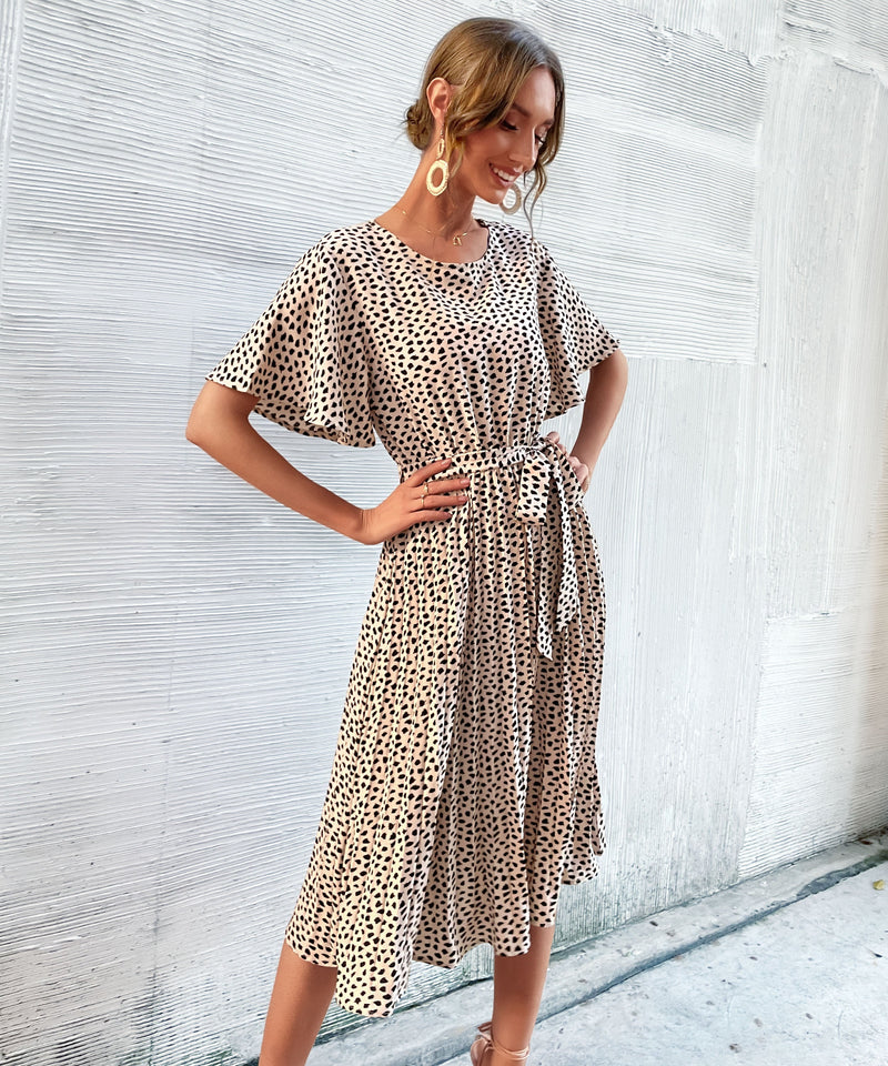Effortlessly Elegant Dress with a Timeless Design
