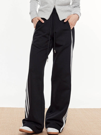 Effortlessly Elegant Pants with a Timeless Design