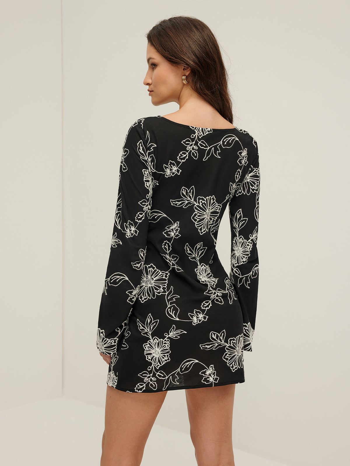 Well Tailored Dress with a Graceful Silhouette