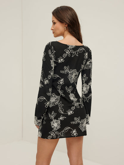Well Tailored Dress with a Graceful Silhouette