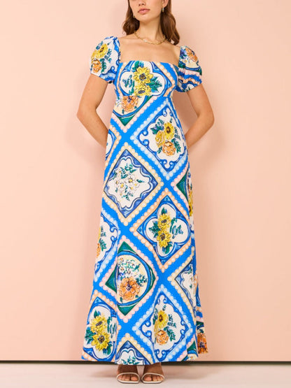 Classic Vintage Dress with a Flattering Fit