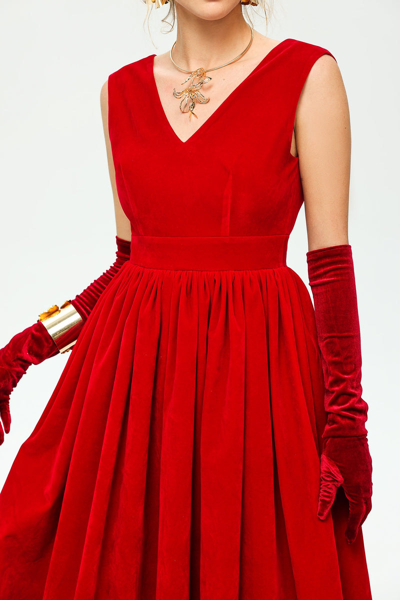 Beautifully Crafted Dress in a Classic Style