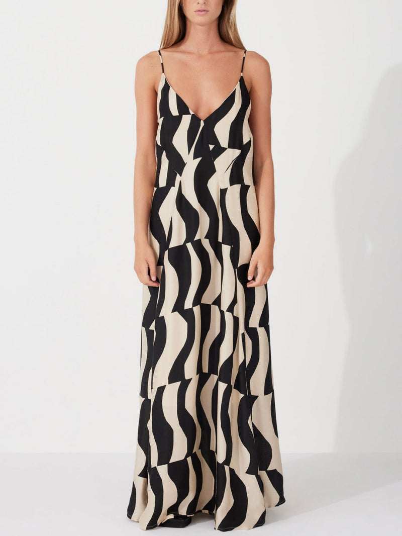 Well Tailored Dress with a Graceful Silhouette