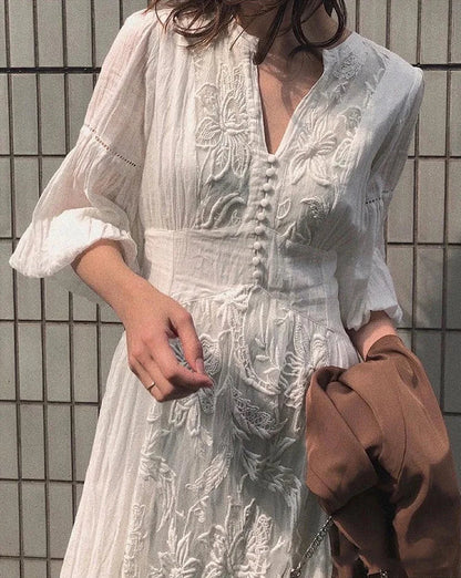 Effortlessly Elegant Dress with a Timeless Design