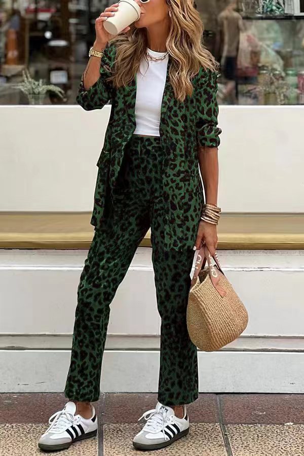 Well Tailored Pants with a Graceful Silhouette