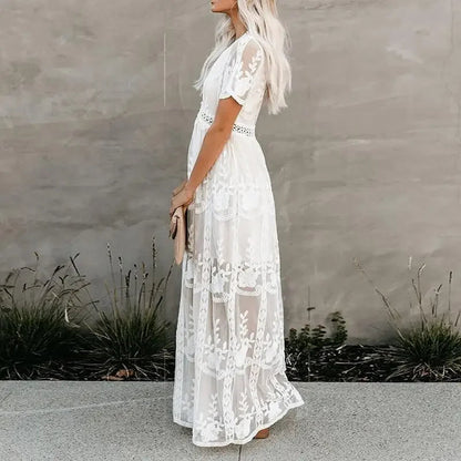 Beautifully Finished Dress in a Timeless Design