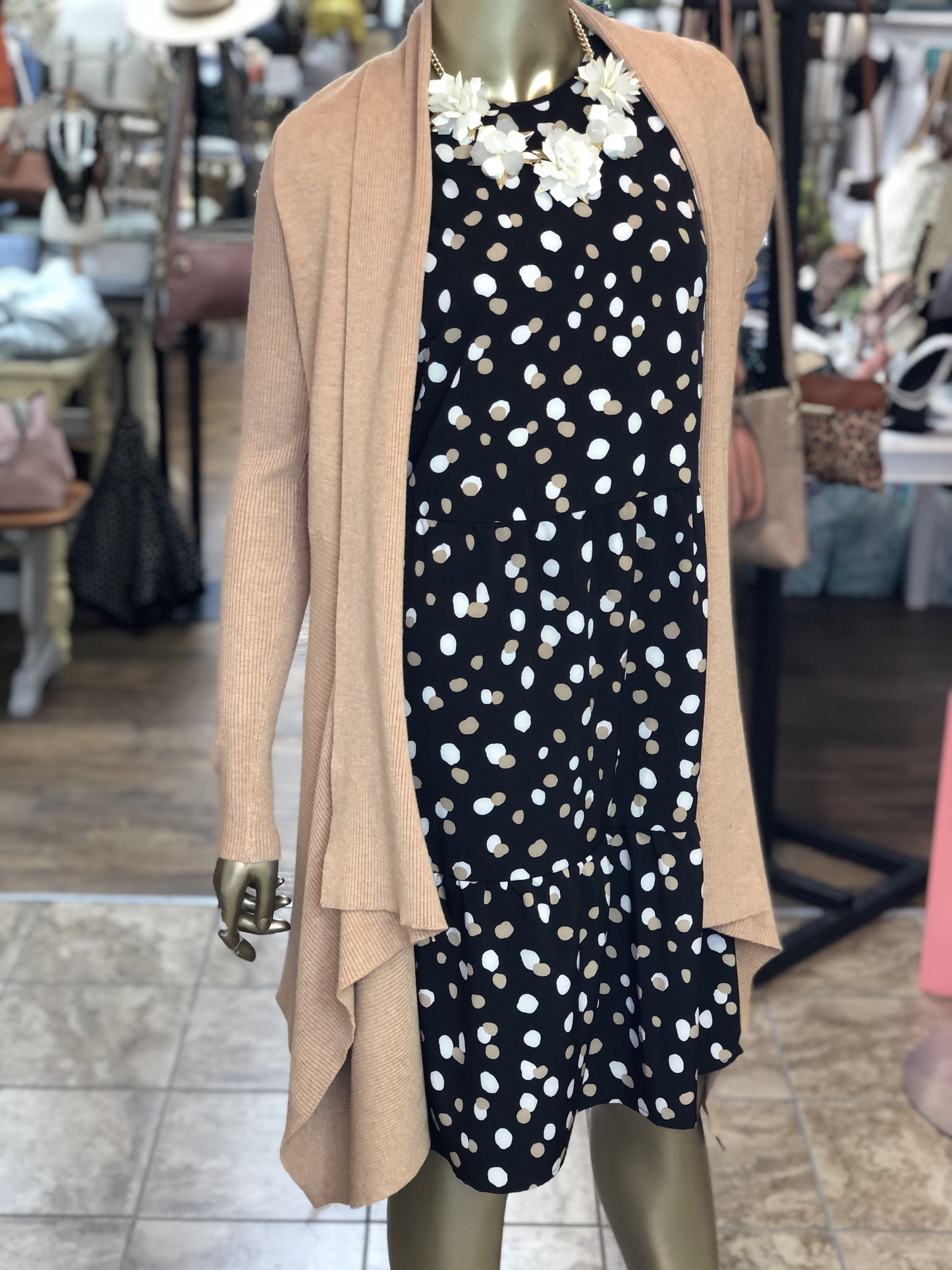Beautifully Finished Dress in a Timeless Design
