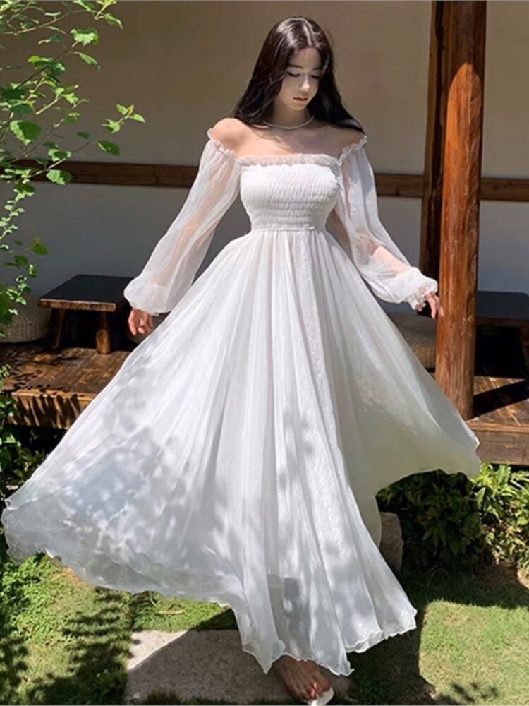 Well Tailored Dress with a Graceful Silhouette