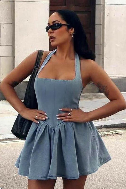 Beautifully Finished Dress in a Timeless Design
