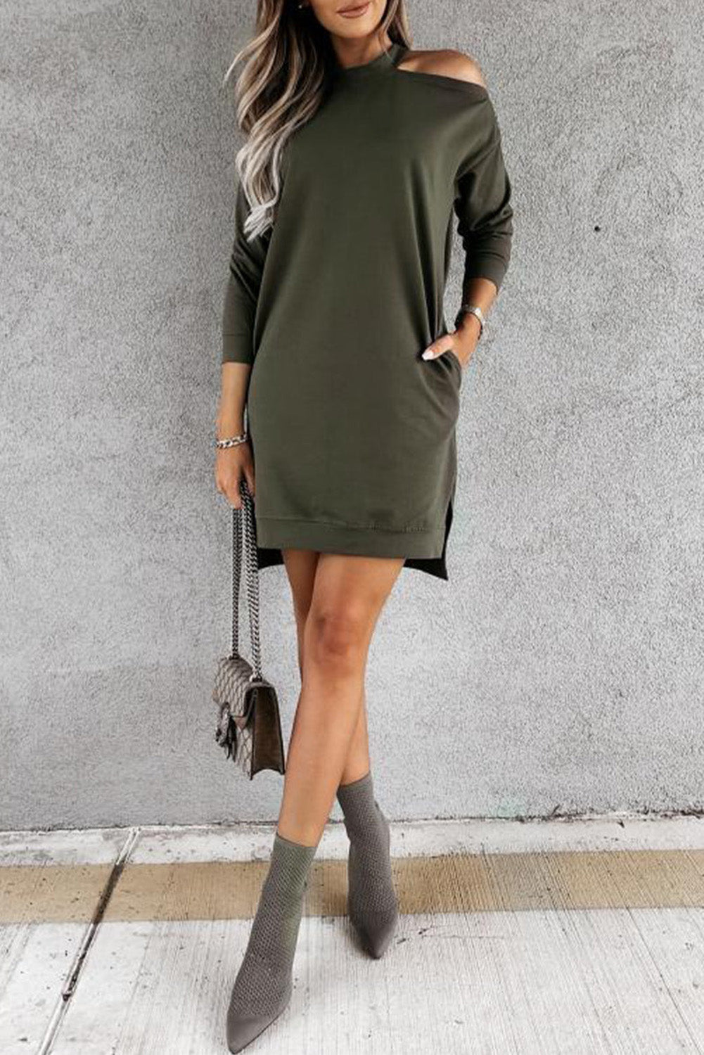 Beautifully Finished Dress in a Timeless Design