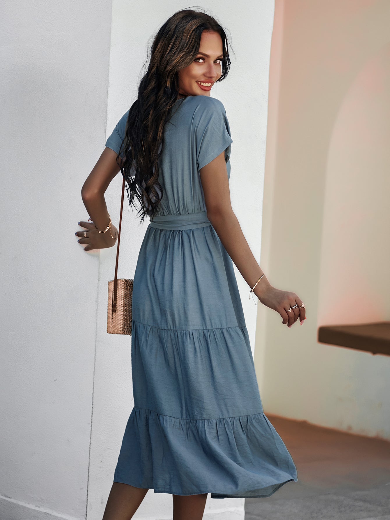 Effortlessly Elegant Dress with a Timeless Design