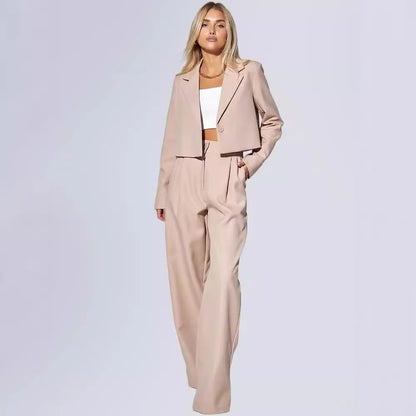 Effortlessly Elegant Pants with a Timeless Design