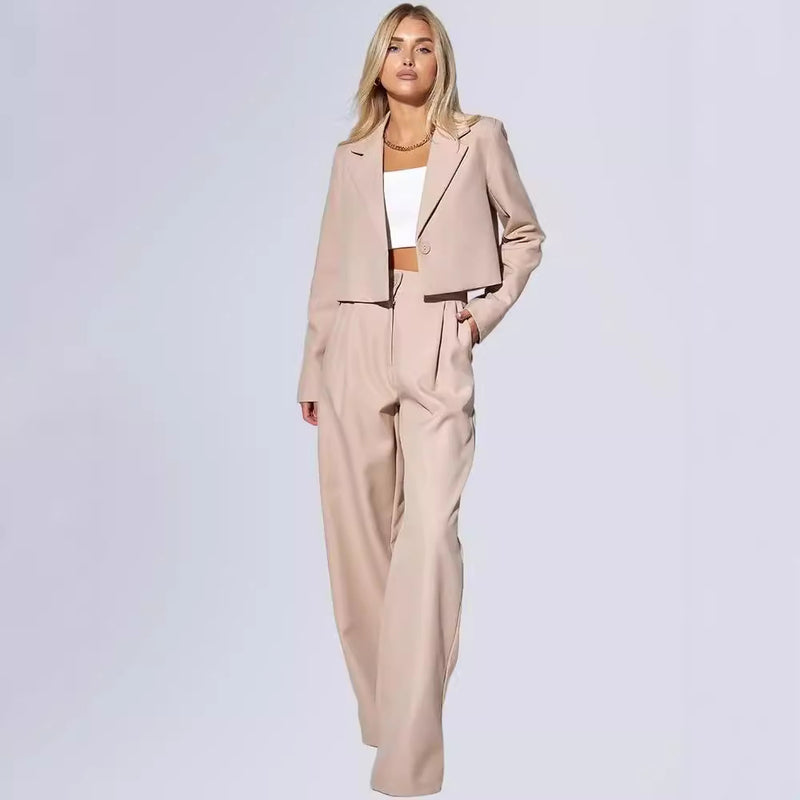 Effortlessly Elegant Pants with a Timeless Design