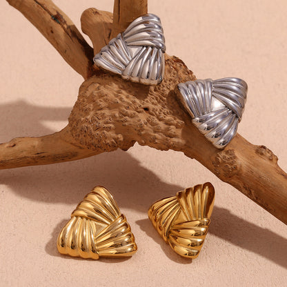Classic Gold Earring with Timeless Appeal