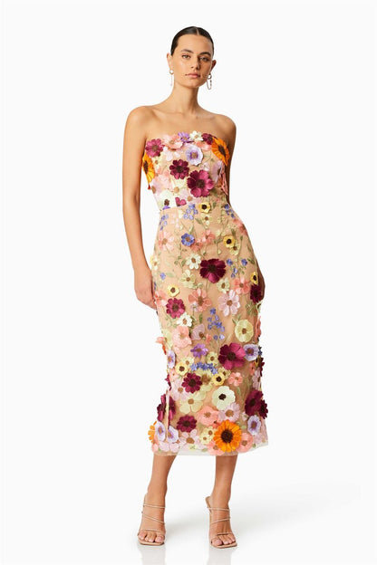 Well Tailored Dress with a Graceful Silhouette