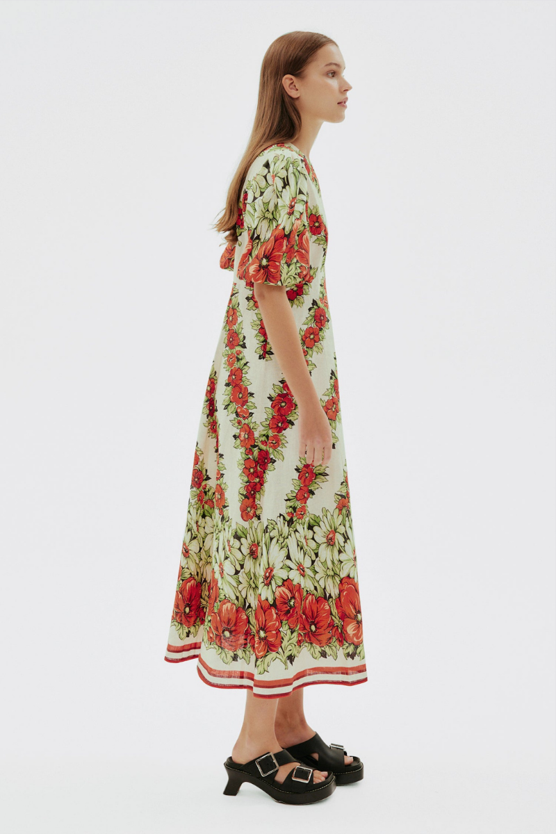Well Tailored Dress with a Graceful Silhouette