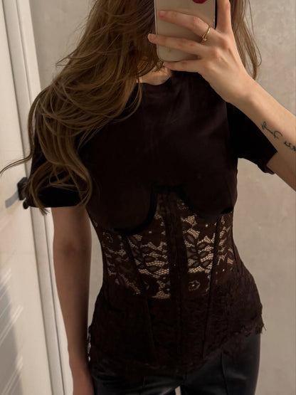 Beautifully Finished Top in a Timeless Design