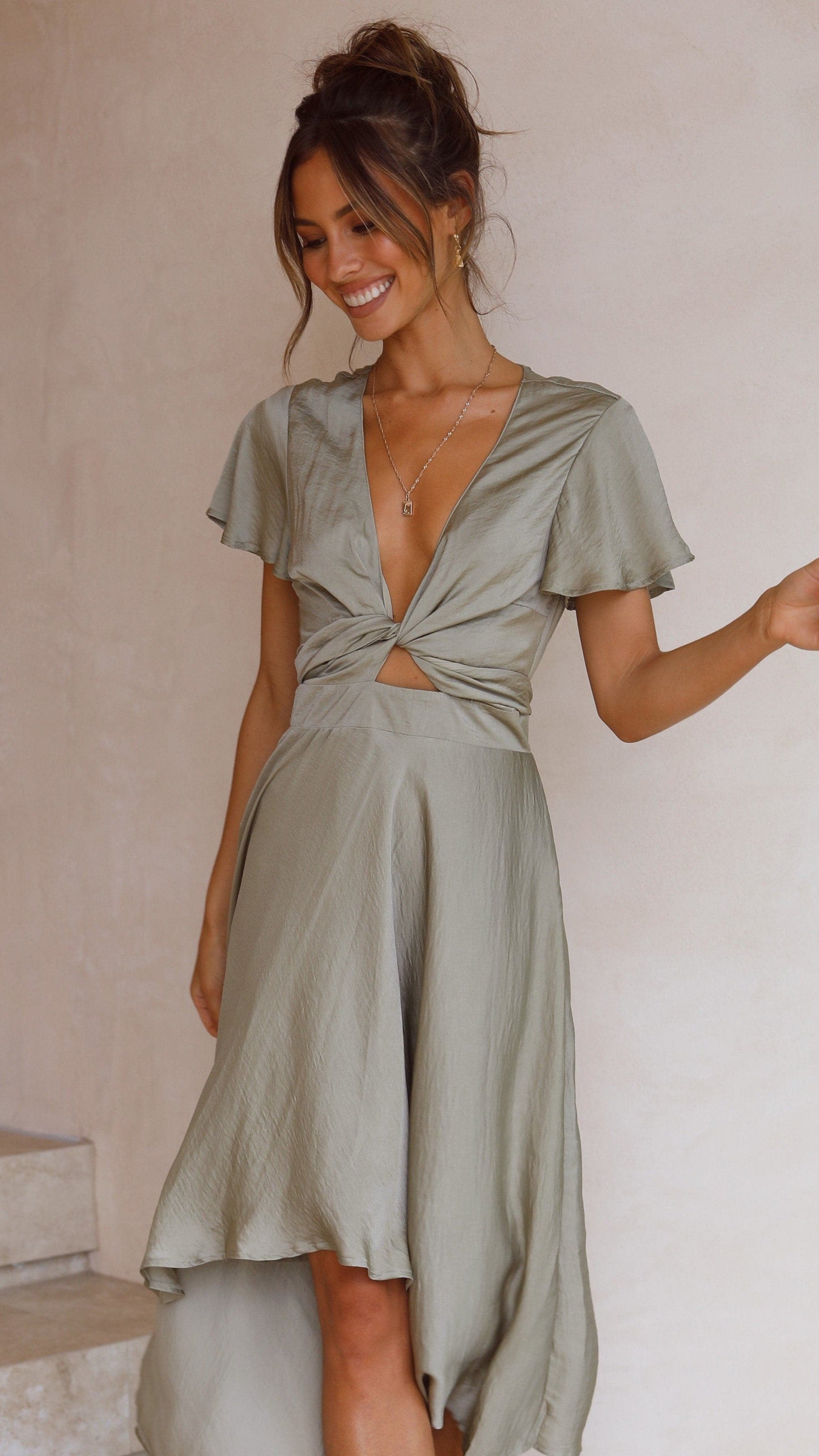 Well Tailored Dress with a Graceful Silhouette