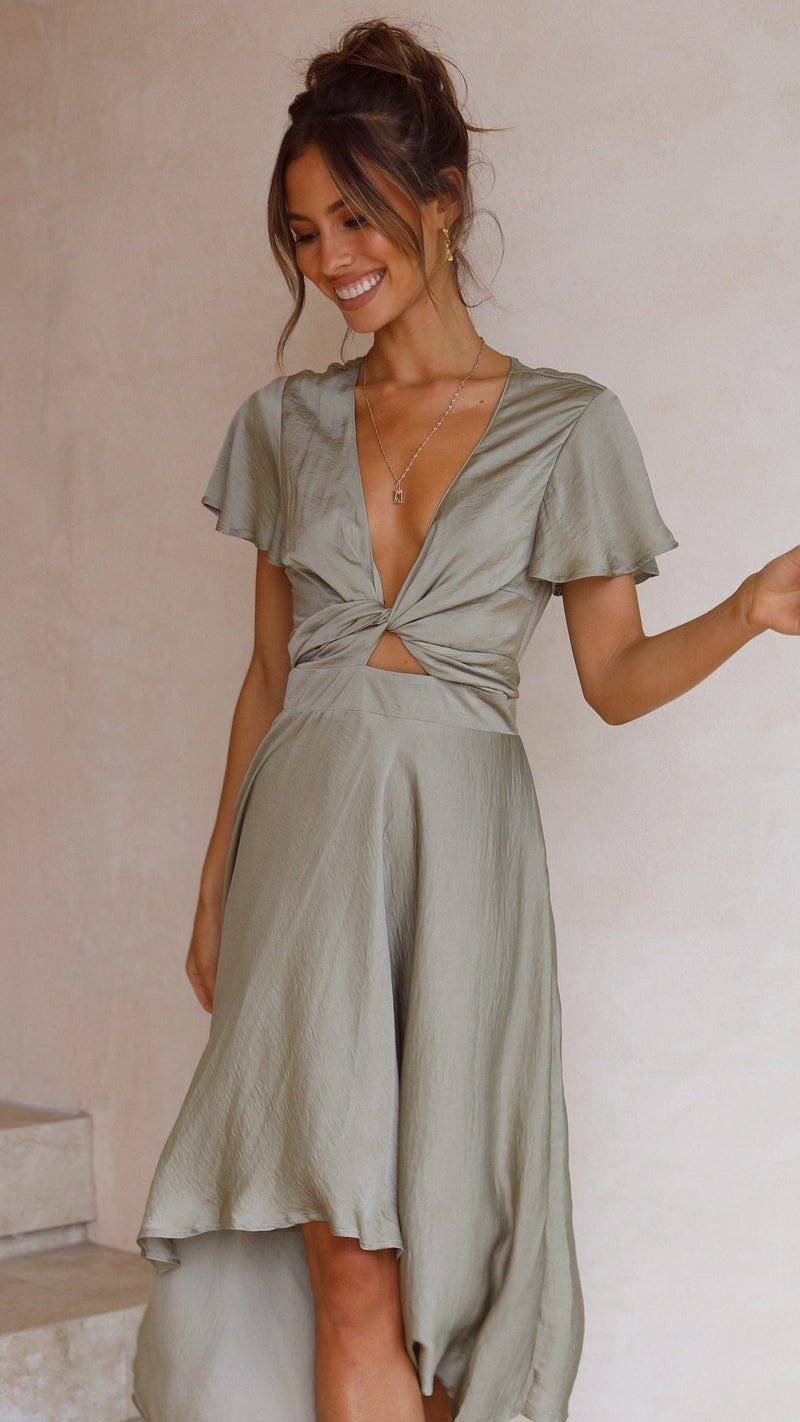 Well Tailored Dress with a Graceful Silhouette