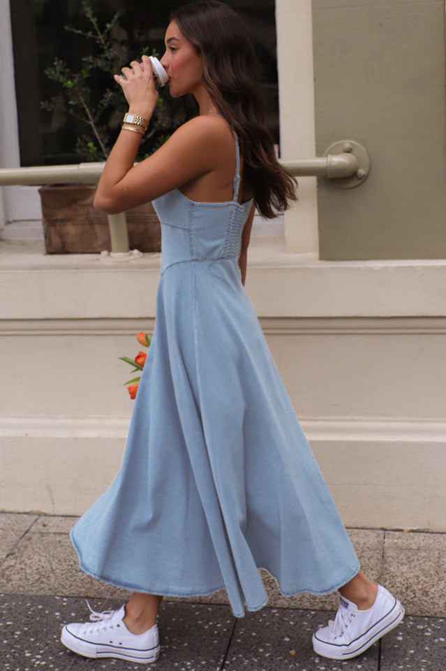 Gracefully Styled Dress for Any Occasion