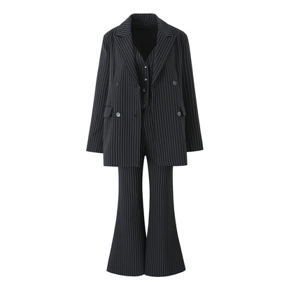 Effortlessly Elegant Pants with a Timeless Design