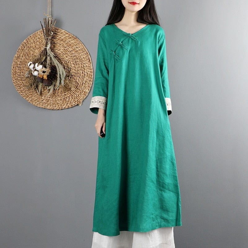 Beautifully Finished Dress in a Timeless Design