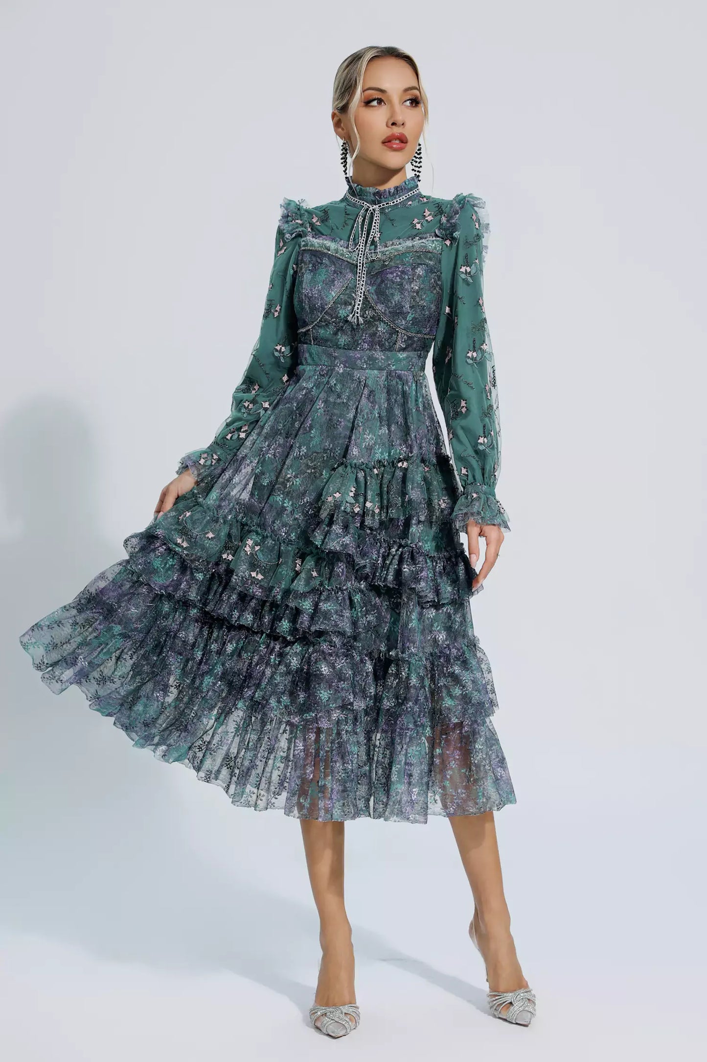 Beautifully Finished Dress in a Timeless Design
