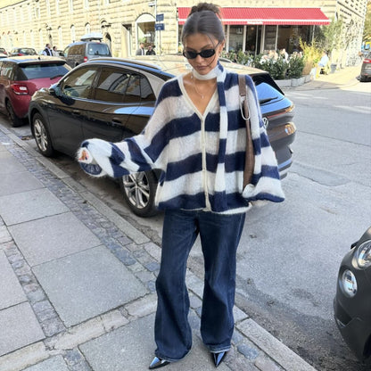 Effortlessly Elegant Cardigan with a Timeless Design
